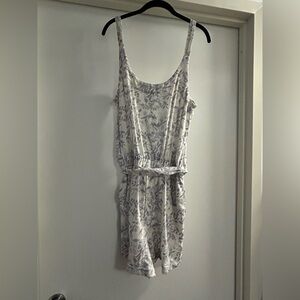 Splendid Light Gray Floral Scoop-Neck Romper, Size L - NWT